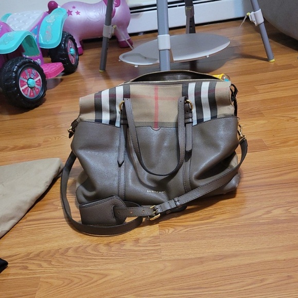 Burberry Gray Checkered Women's Bag - Picture 4 of 11